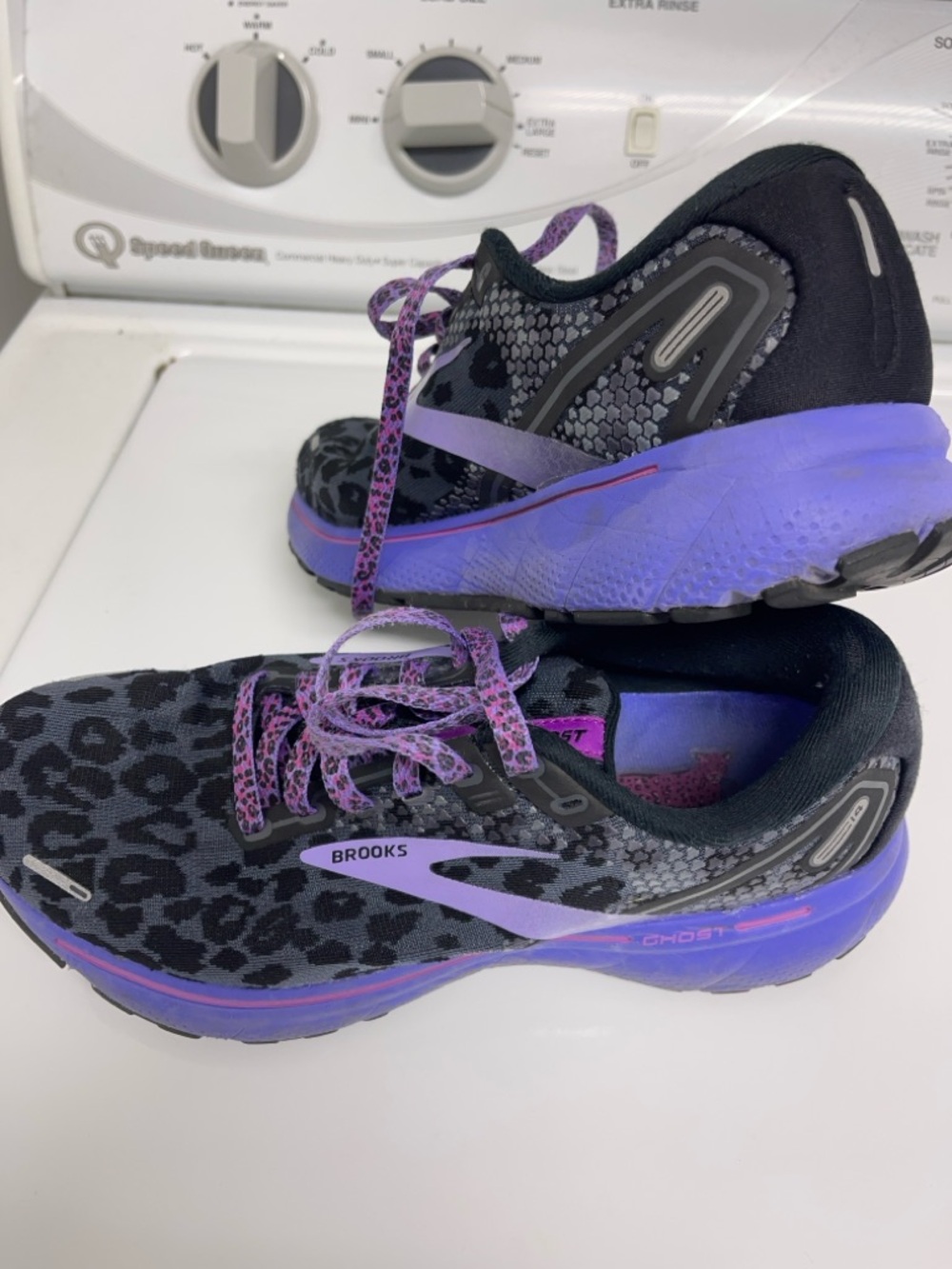 Brooks Ghost 14 Women's Running Shoes - Black with Purple/Pink Accents - Picture 3 of 6